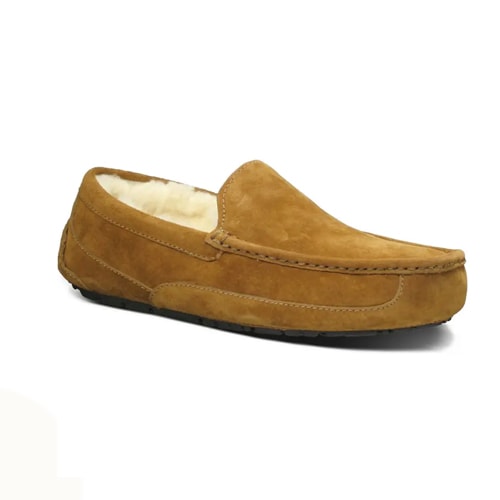 These UGG slippers are a great gift idea for him this holiday season! #ABlissfulNest