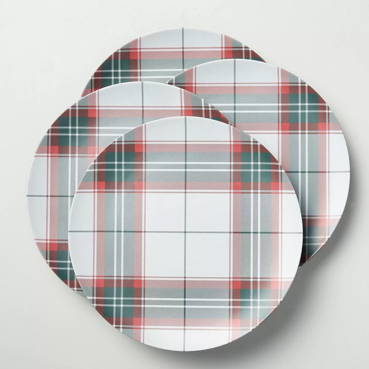 These holiday plaid dinner plates are the perfect plates if you're hosting this holiday season! #ABlissfulNest