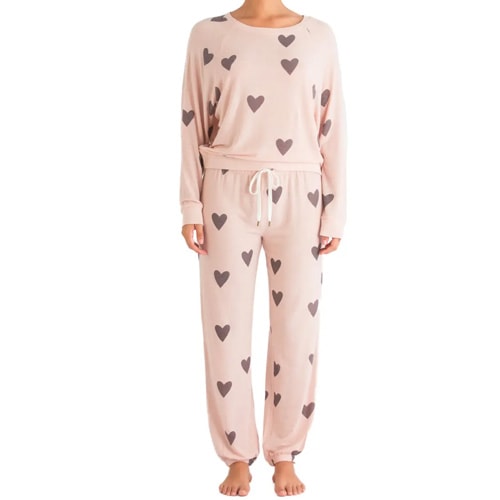 This heart printed pajama set is a great Valentine's Day gift idea! #ABlissfulNest