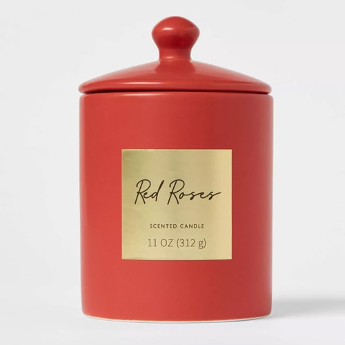 This Red Roses candle is a great Valentine's Day gift idea! #ABlissfulNest