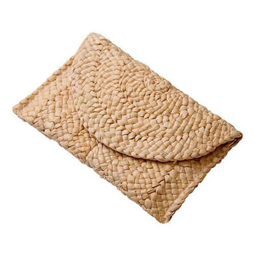 This affordable straw clutch is a vacation must have! #ABlissfulNest