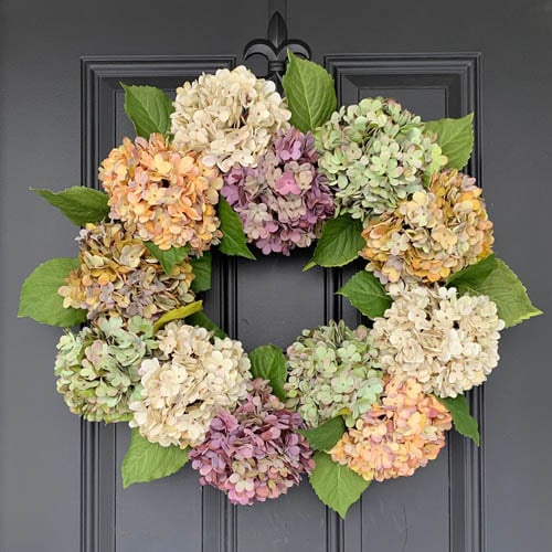 This colorful spring hydrangea wreath is so beautiful! #ABlissfulNest