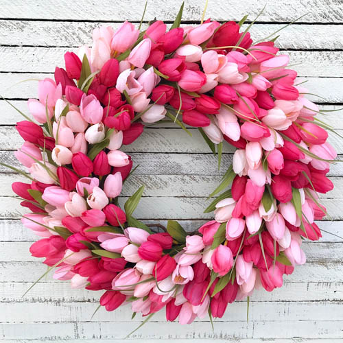 This pink tulip wreath is so beautiful for your front door this spring! #ABlissfulNest