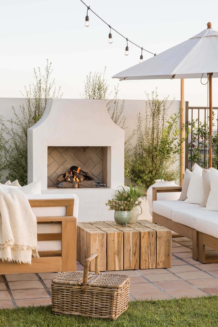 This outdoor living space designed by Pure Salt Interiors is so dreamy! #ABlissfulNest