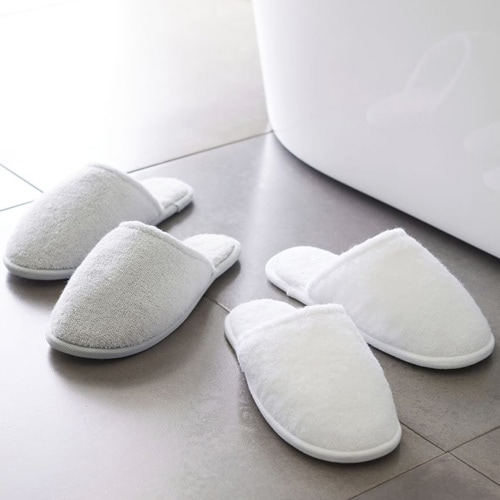 These white slippers are a great gift for mom this Mother's Day! #ABlissfulNest