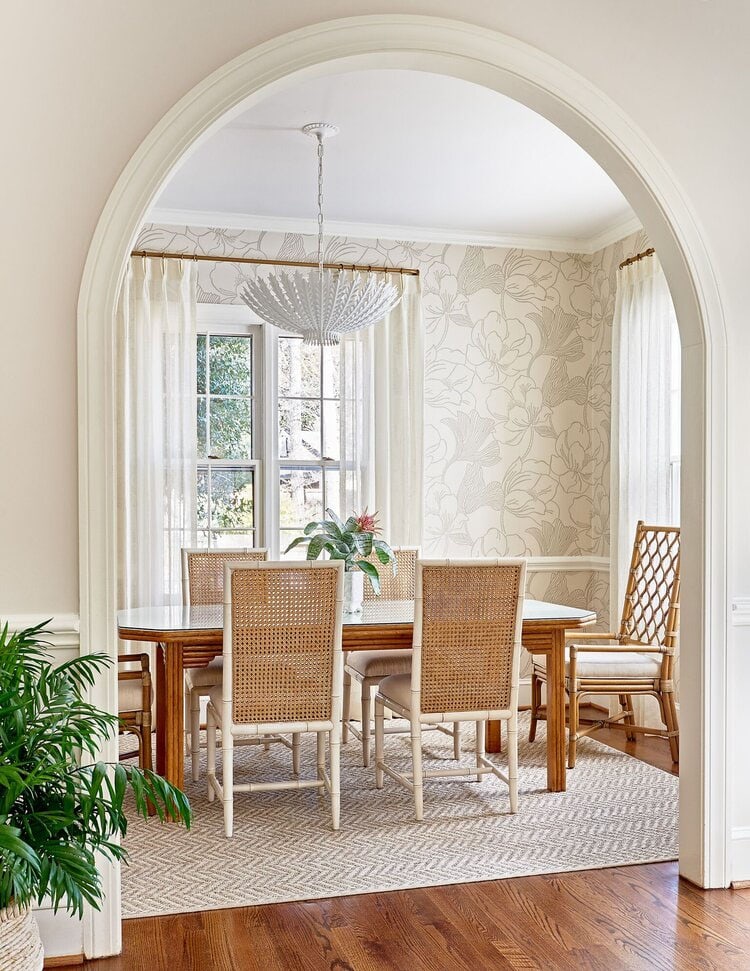This stunning coastal and neutral dining area designed by Georgia Street Design is so pretty! #ABlissfulNest