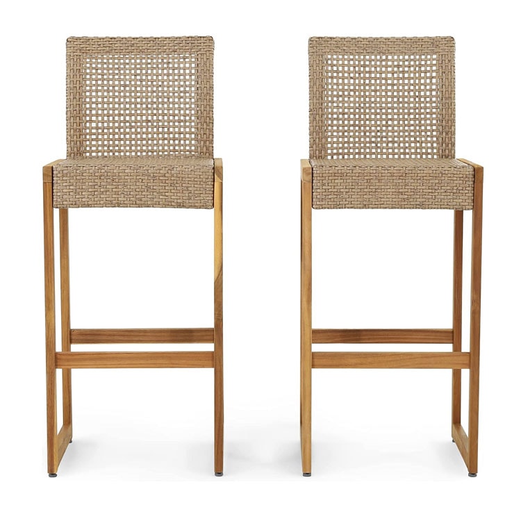 These wicker outdoor bar stools are so perfect for your patio! #ABlissfulNest