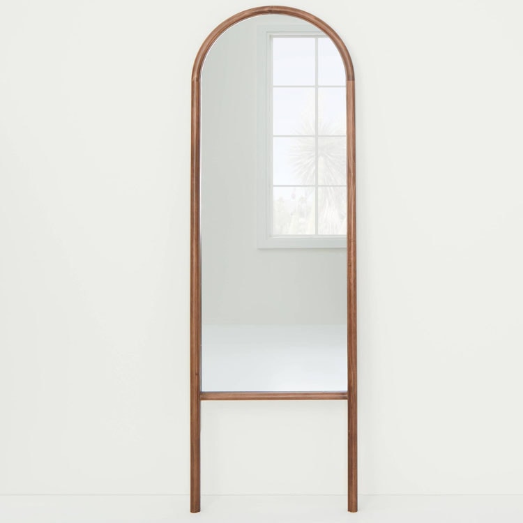 This wooden floor mirror is the perfect new piece to add to your home! #ABlissfulNest