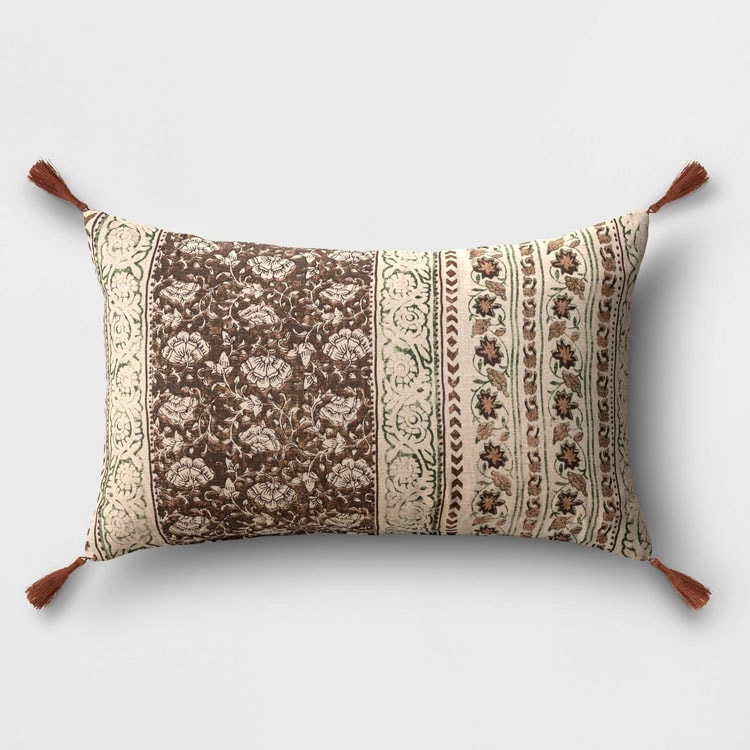 This floral lumbar pillow is perfect for fall! #ABlissfulNest