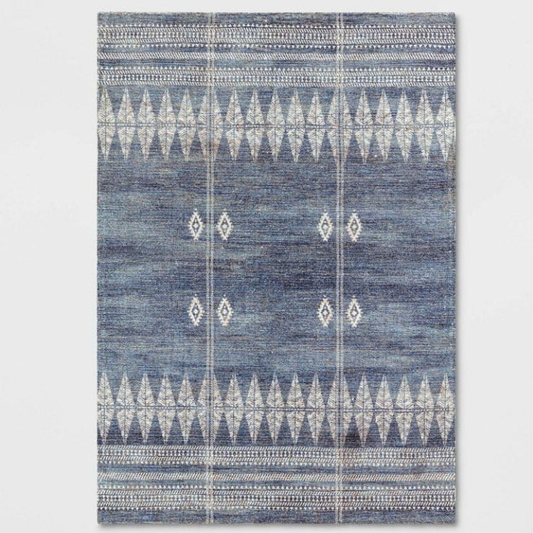 This navy printed area rug is a stunning piece to add to your home! #ABlissfulNest