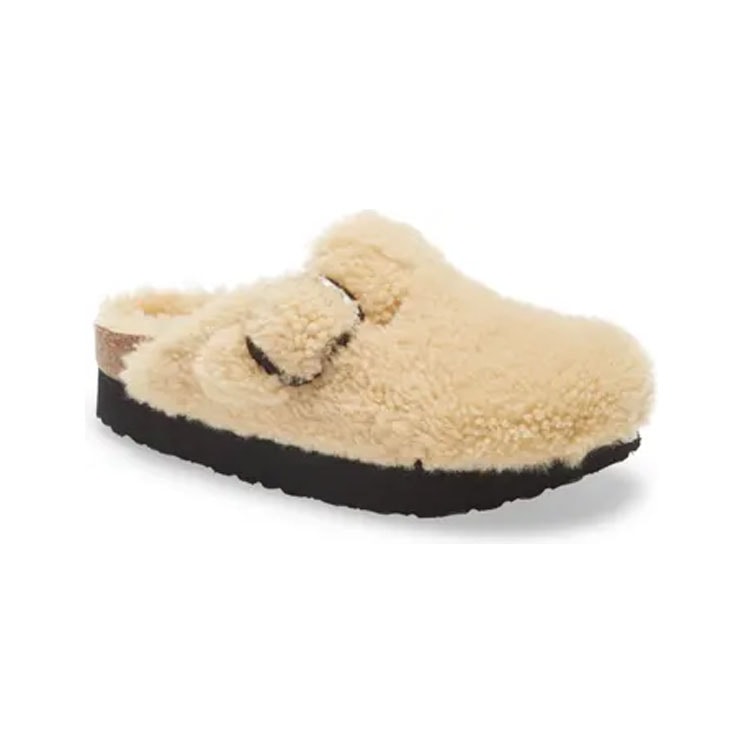These shearling Birkenstock clogs are so trendy this season! #ABlissfulNest