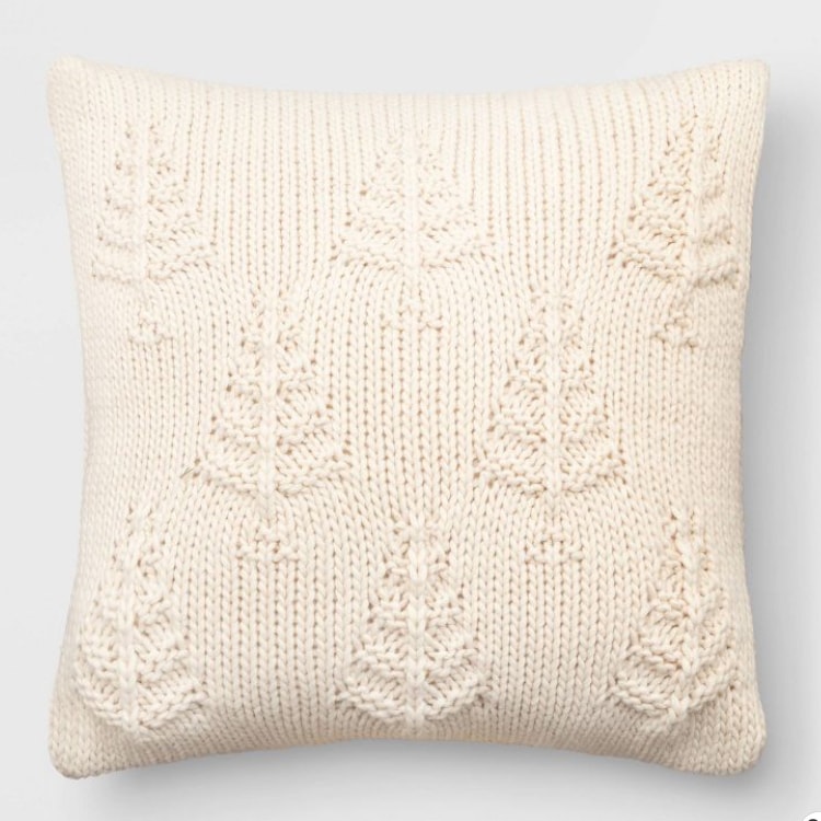 This knit Christmas tree throw pillow is so perfect for your living room this holiday season! #ABlissfulNest