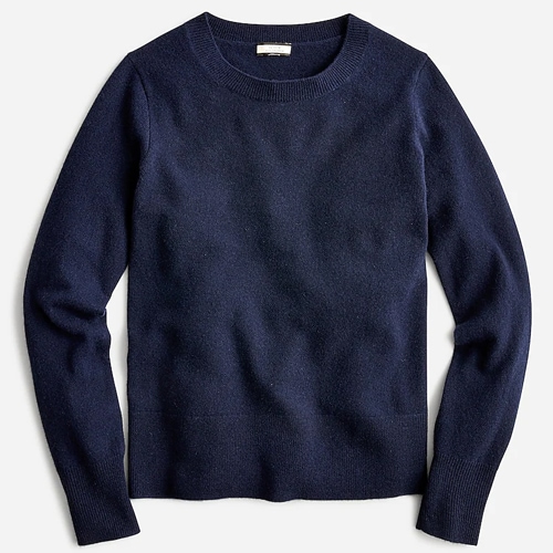 This navy cashmere sweater is a great gift to give! #ABlissfulNest