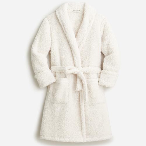 This cozy sherpa robe is a great holiday gift idea! #ABlissfulNest
