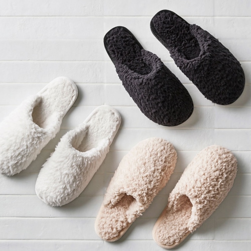 These teddy bear slippers are the best holiday gift! #ABlissfulNest