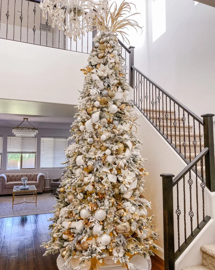 https://ablissfulnest.com/wp-content/uploads/2022/11/christmas-tree-decorating-001-735x919.webp