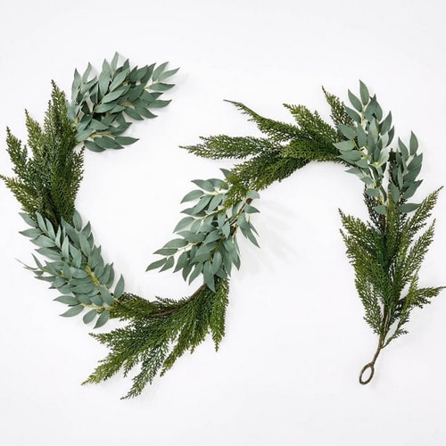 This cedar and eucalyptus garland is perfect for the holidays! #ABlissfulNest
