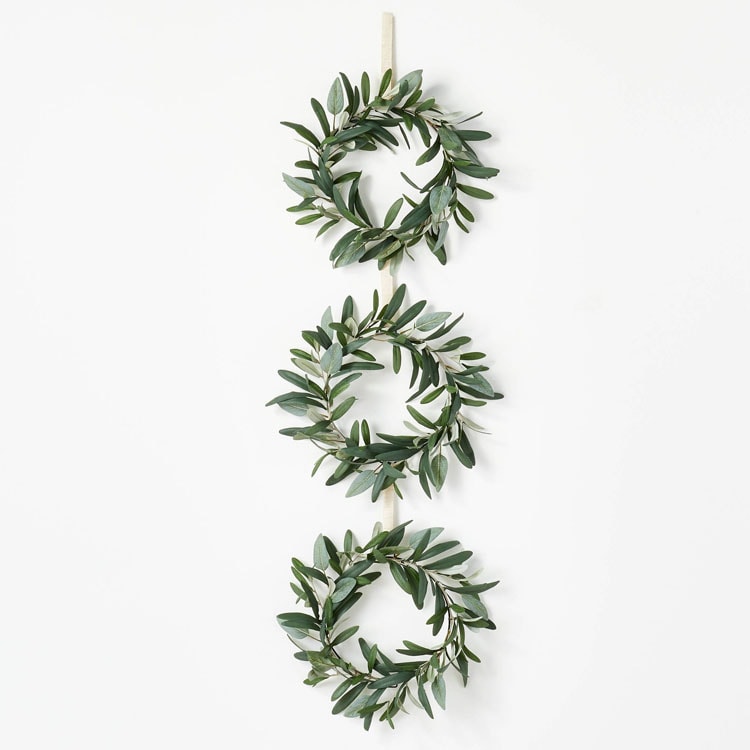 These mini olive wreaths are so pretty to hang in your home! #ABlissfulNest
