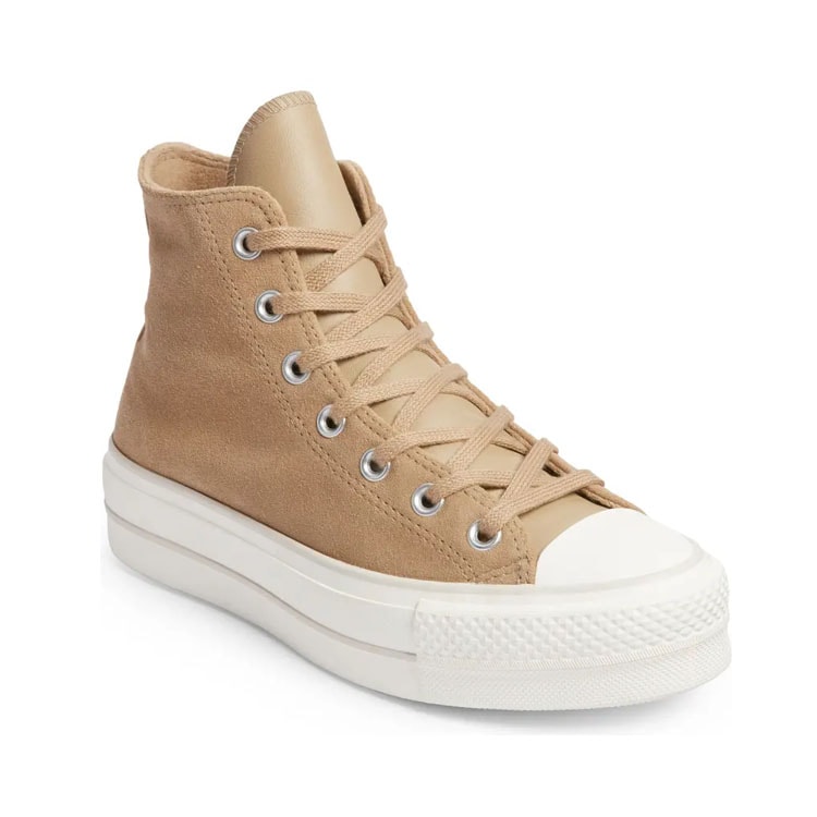 These platform high top Converse sneakers are so cute and trendy! #ABlissfulNest
