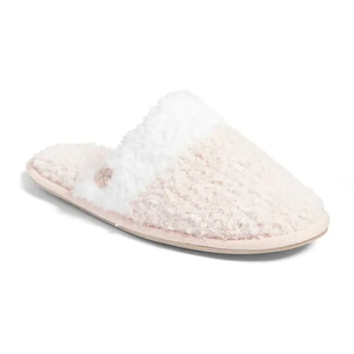These Barefoot Dreams slippers are such a good Valentine's Day gift idea! #ABlissfulNest