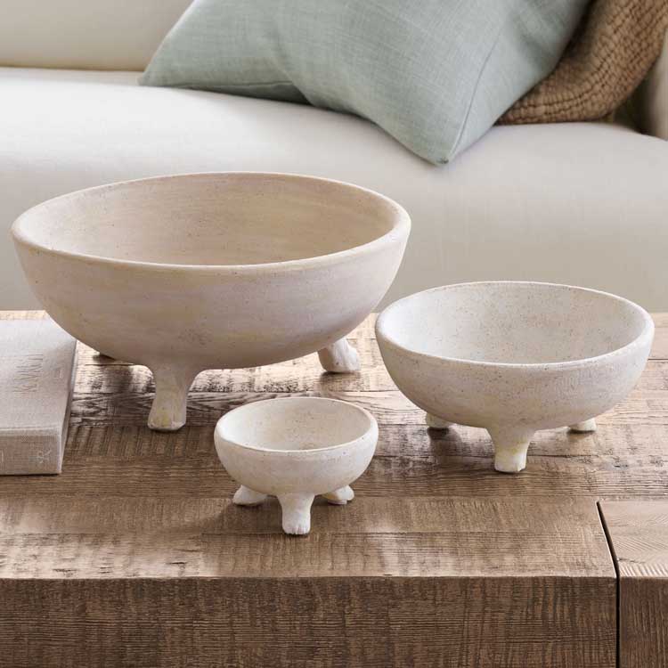 These ceramic decorative bowls are so pretty and perfect for your living room! #ABlissfulNest