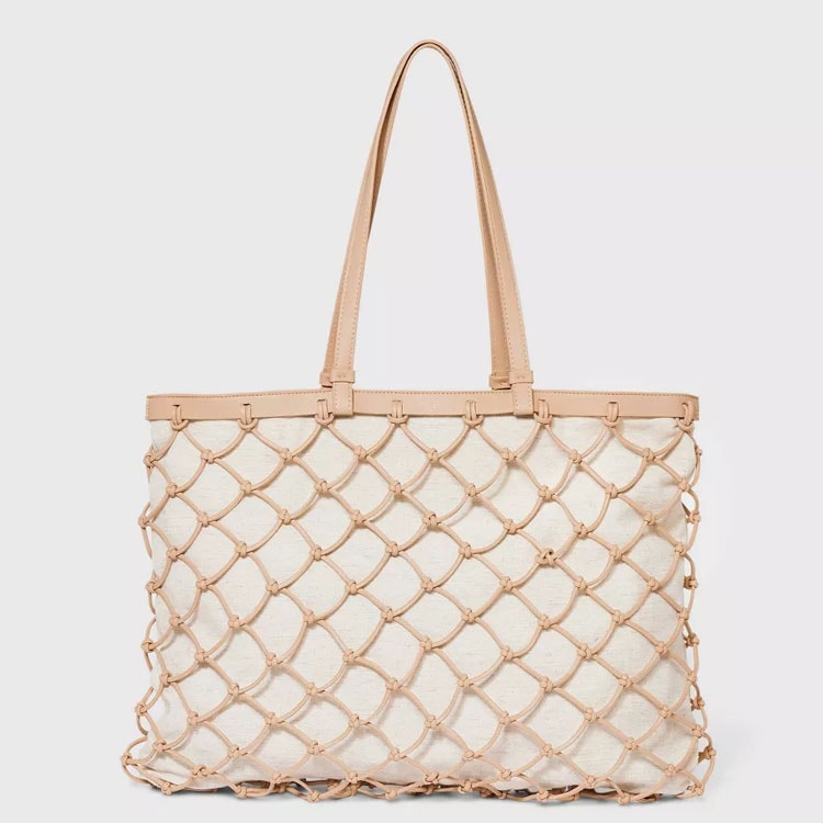 This knotted net tote bag is the perfect spring and summer bag under $40! #ABlissfulNest