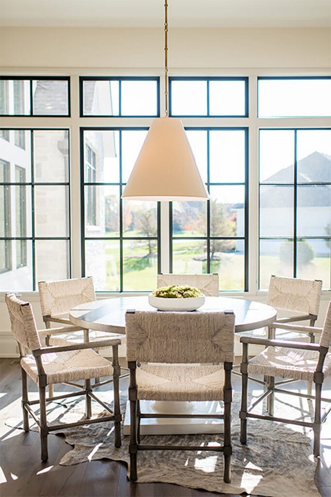 This dining area designed by Whittney Parkinson Design is so beautiful! #ABlissfulNest