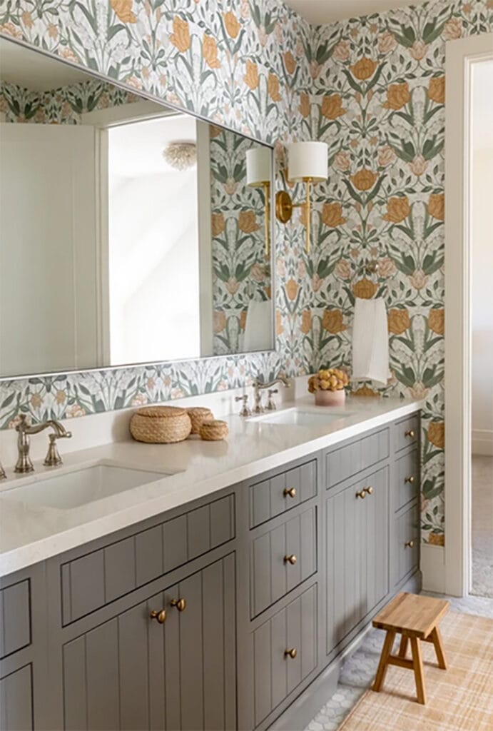 This stunning bathroom designed by Ali Henrie Design is so bright and beautiful! #ABlissfulNest