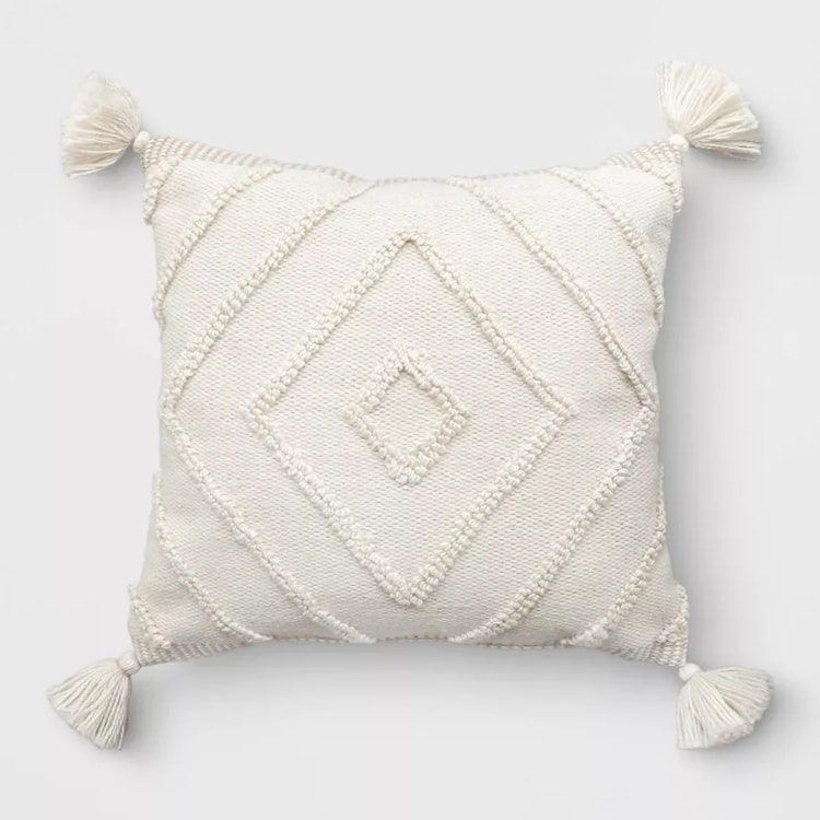 This diamond tufted throw pillow is the perfect neutral outdoor pillow for your porch or patio this season! #ABlissfulNest