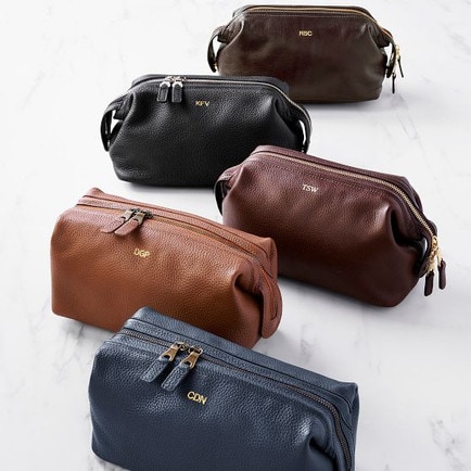 This leather travel pouch is a great Father's Day gift idea! #ABlissfulNest