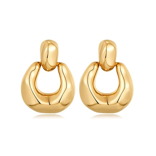 These gold hoop earrings are such a fun summer earring! #ABlissfulNest