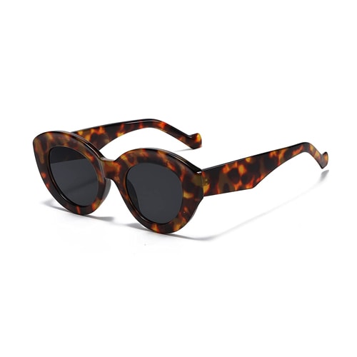 These oversized cat eye sunglasses are perfect for the summer! #ABlissfulNest