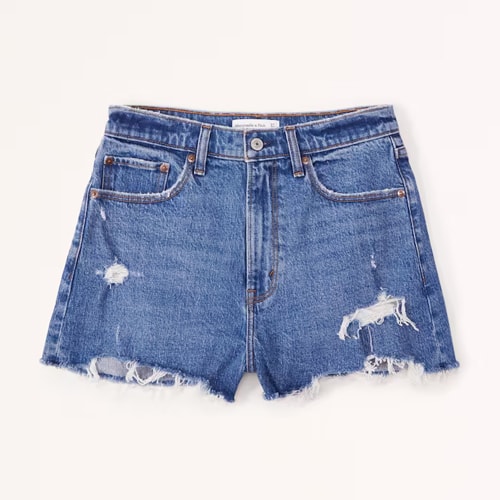 These distressed denim shorts are perfect for summer! #ABlissfulNest