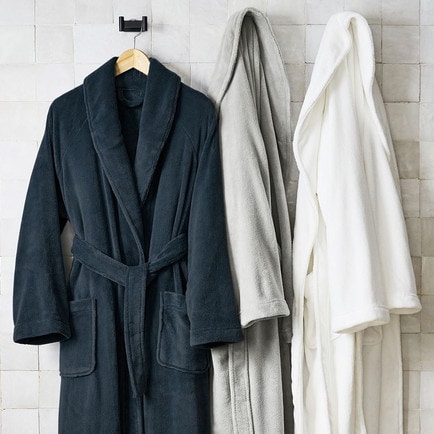 This plush robe is so cozy and a great Father's Day gift idea! #ABlissfulNest