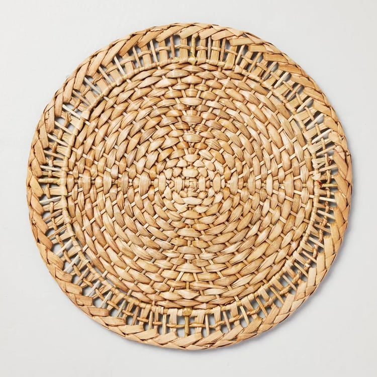 These rattan chargers are perfect for outdoor dining this summer! #ABlissfulNest