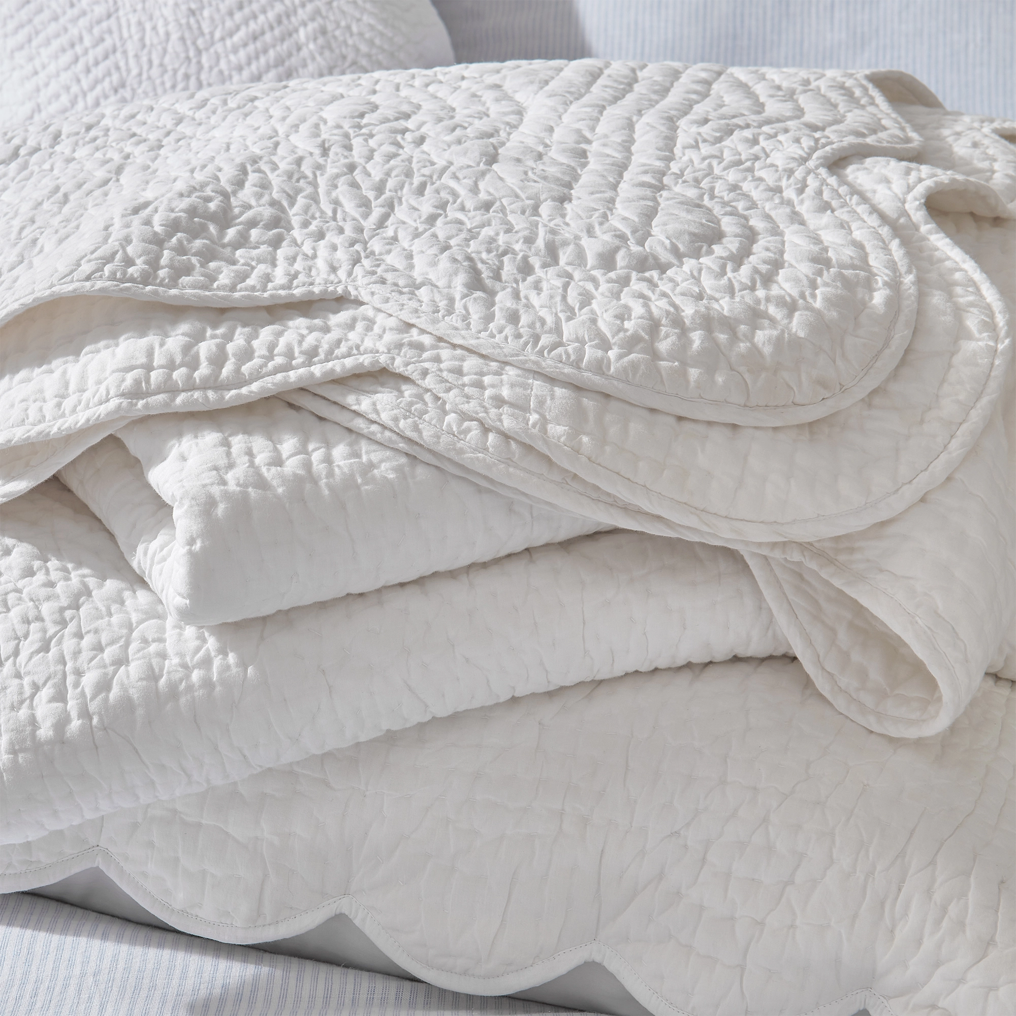 white quilted bedspread
