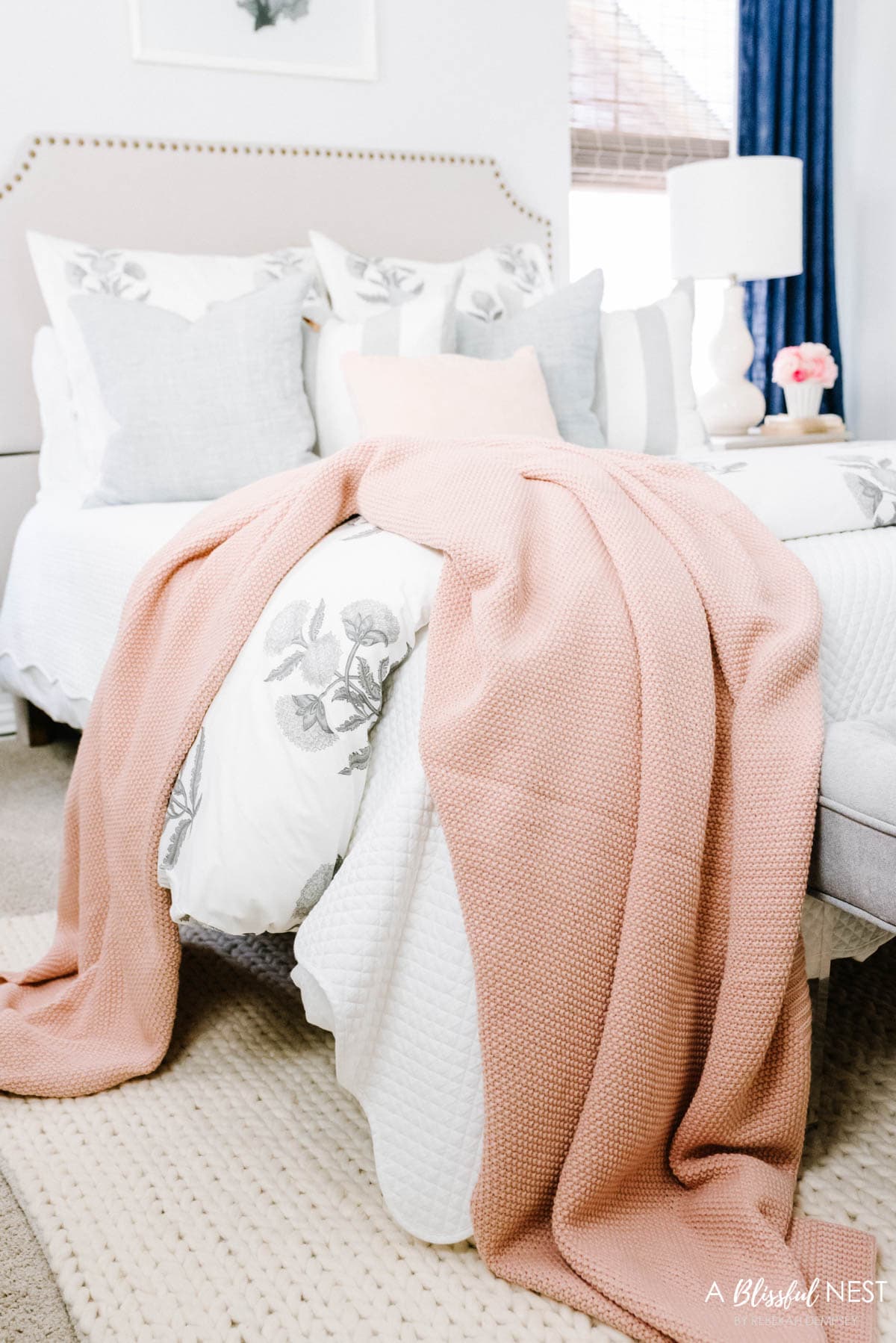 tight knit blush pink throw blanket for a summer bed