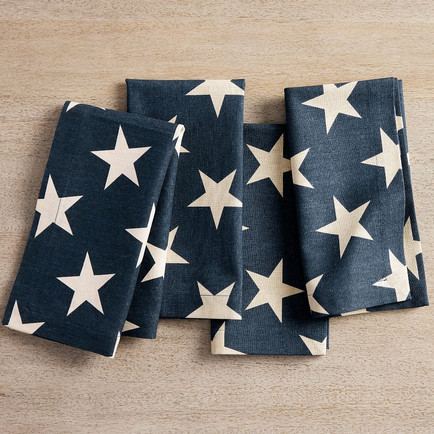 These blue and white star napkins are perfect for your summer tablescape! #ABlissfulNest
