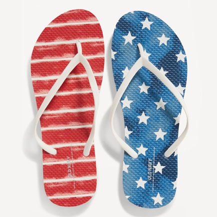 These red white and blue flag printed flip flops are the perfect 4th of July sandals! #ABlissfulNest