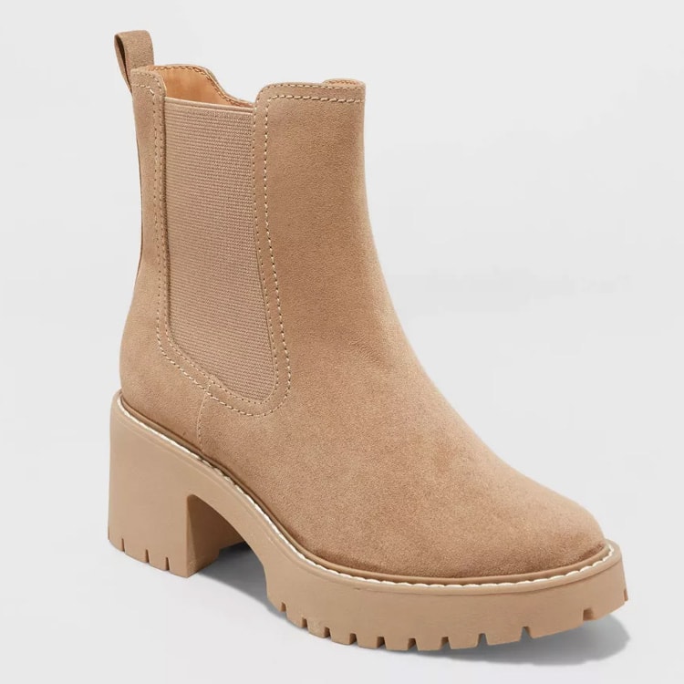 These cute chelsea boots are a must have for fall! #ABlissfulNest