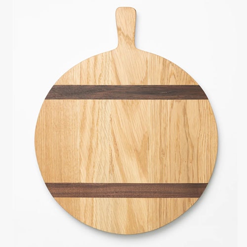This round oak bread board is such a great gift and gorgeous piece to display in every kitchen! #ABlissfulNest