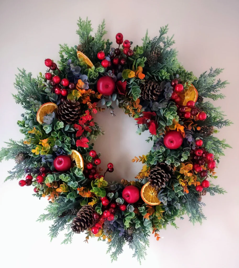 This Christmas fruit wreath has the prettiest, festive pops of color! #ABlissfulNest