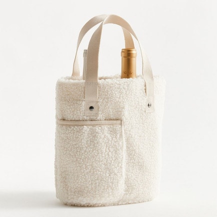 This sherpa wine tote is perfect to gift a bottle of wine in this holiday season! #ABlissfulNest