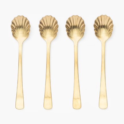 This set of gold shell-like spoons are the perfect dessert spoons to gift to a hostess this holiday season! #ABlissfulNest