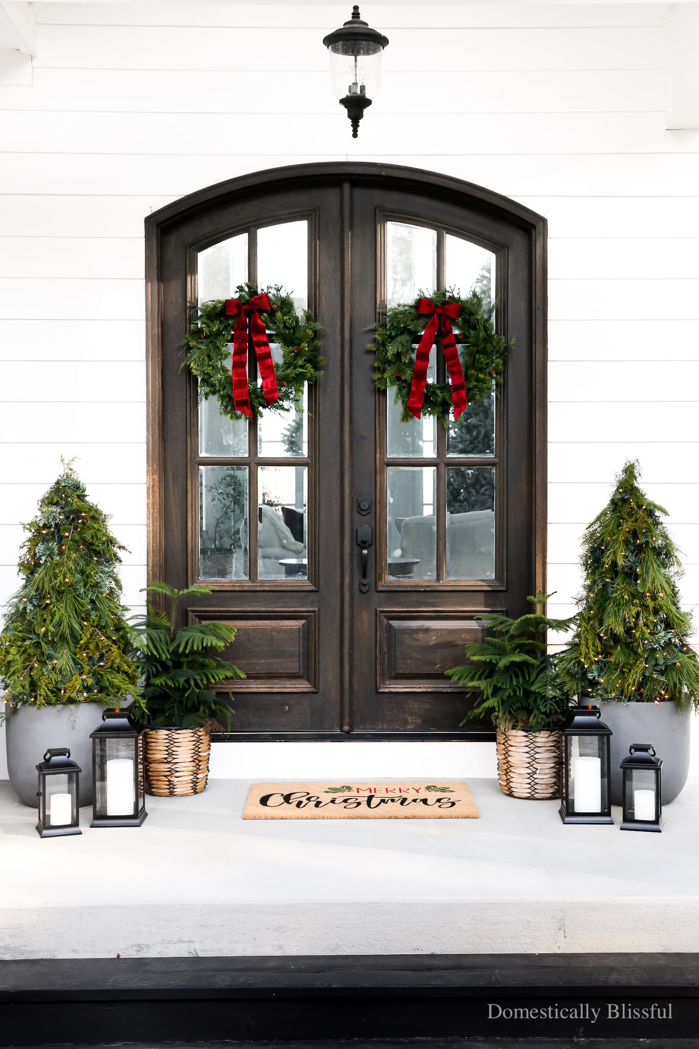 15 Best Christmas Porch Ideas | A Blissful Nest