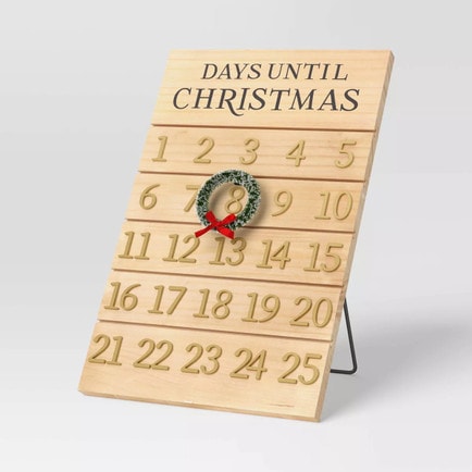 This Christmas countdown calendar is so cute and perfect to add to your home this holiday season! #ABlissfulNest
