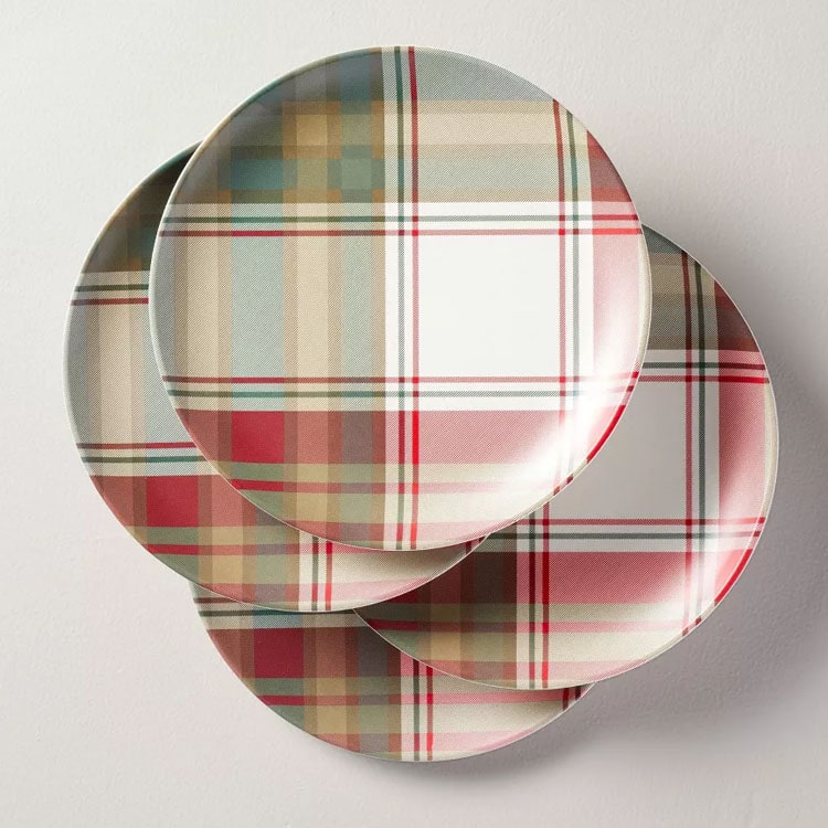 These festive plaid melamine dinner plates are the perfect addition to your holiday tablescape! #ABlissfulNest
