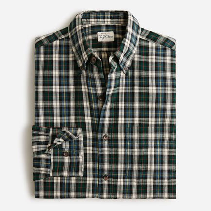 This plaid button down shirt is a great gift for him! #ABlissfulNest
