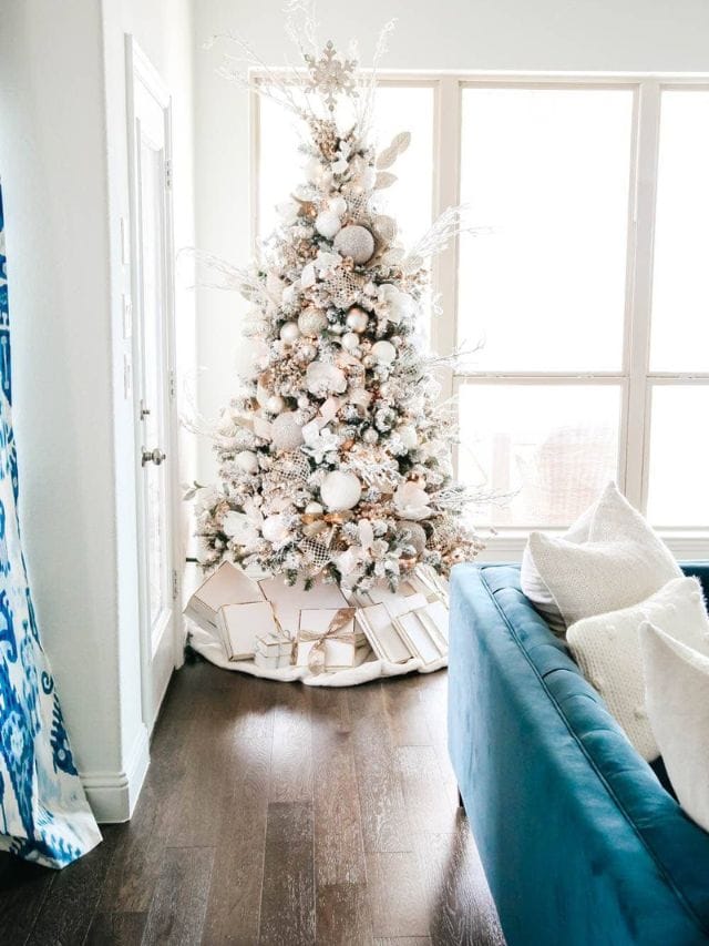 Best Ways to Decorate Your Christmas Tree Story