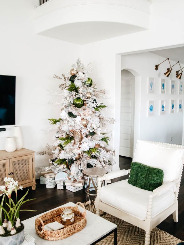How To Decorate A Christmas Tree Story